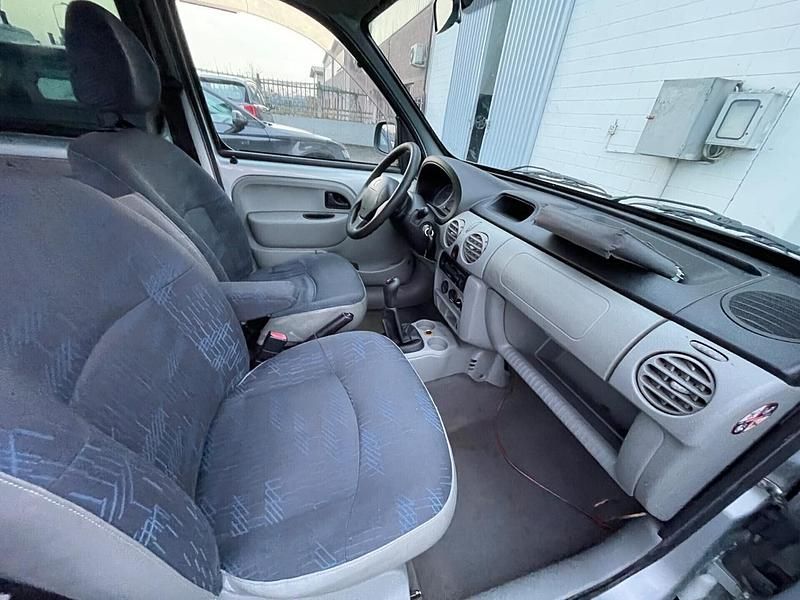 Usata Renault Kangoo Dynamique 90 CV (66 kW) 2008 Argento Monovolume