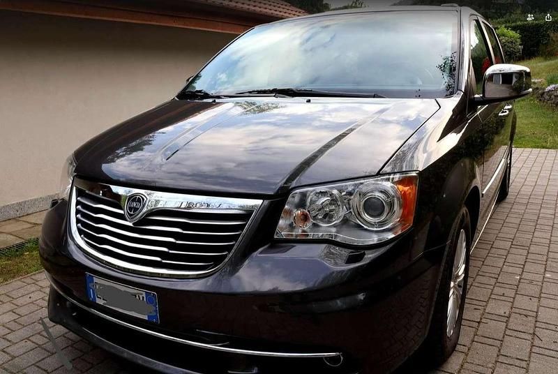 Gebraucht Lancia Voyager Platinum 177 PS (130 kW) 2015 Grau Van / Kleinbus