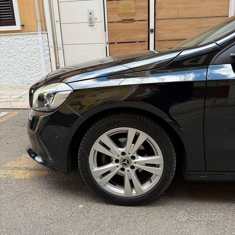 Usata Mercedes A180 Premium 109 CV (80 kW) 2018 Nero Berlina