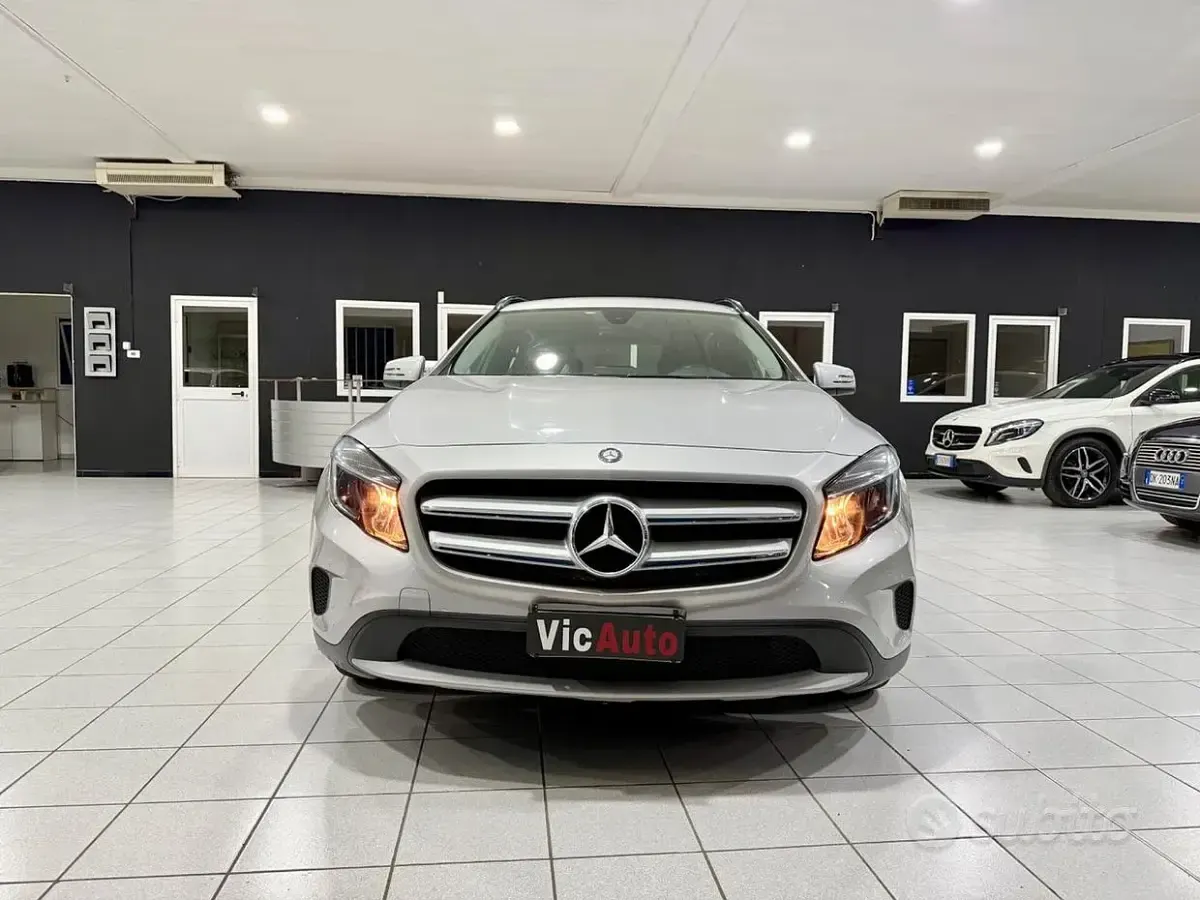 Usata Mercedes GLA180 Business 109 CV (80 kW) 2016 Grigio SUV