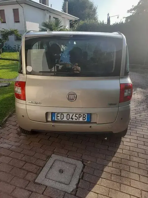 Usata Fiat Multipla Emotion 92 CV (67 kW) 2010 Oro Monovolume