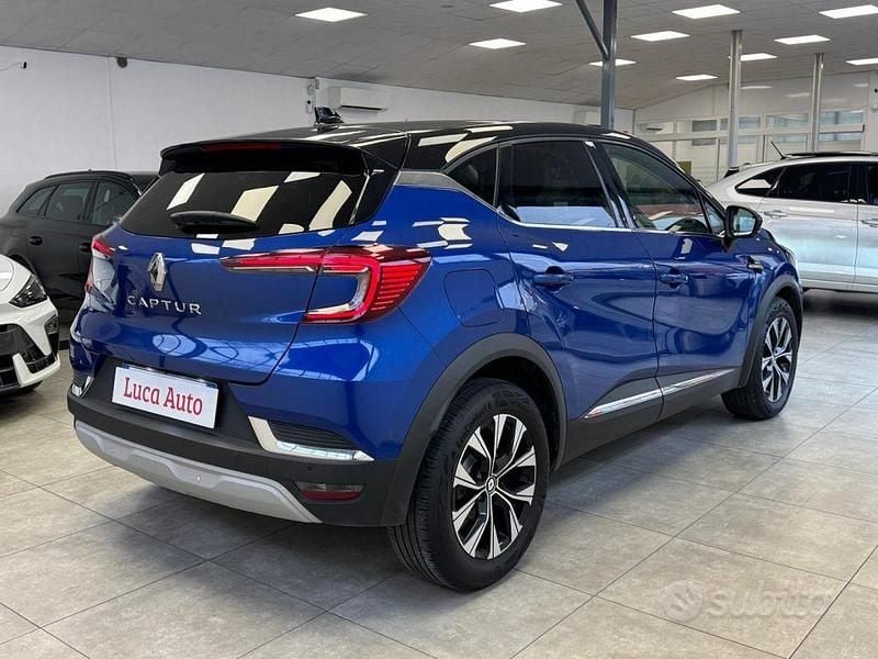 Usata Renault Captur 140 CV (102 kW) 2022 Blu SUV