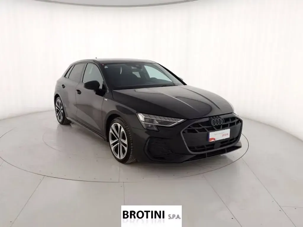 Usata Audi A3 S-Line 150 CV (110 kW) 2025 Nero metallizzato Berlina