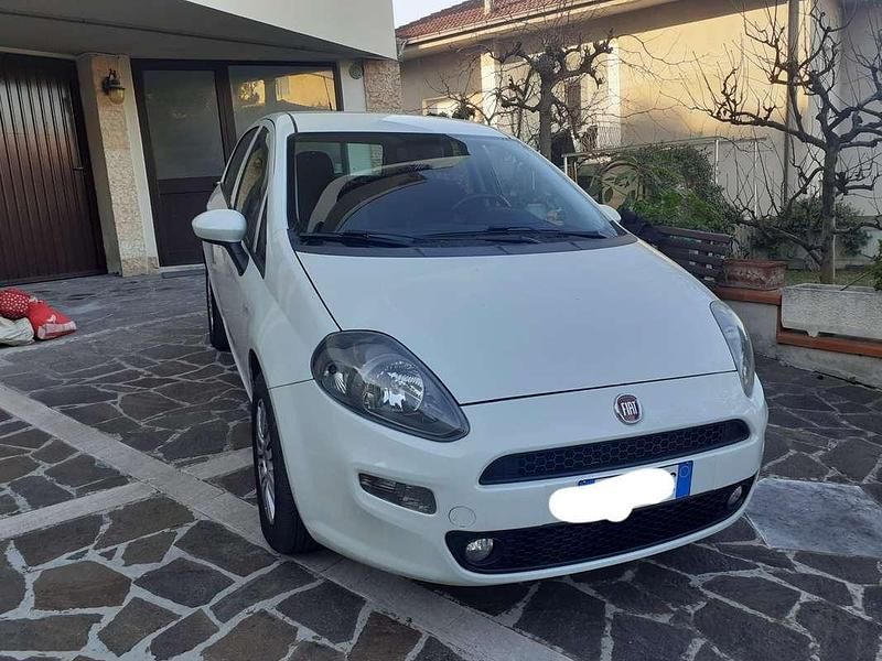 Usata Fiat Punto Young 77 CV (56 kW) 2017 Berlina