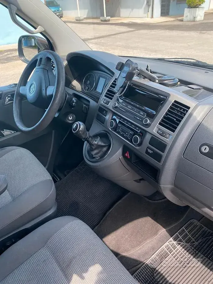Usata VW Caravelle 140 CV (102 kW) 2013 Marrone Furgone