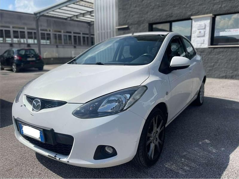 Usata Mazda 2 68 CV (50 kW) 2010 Bianco Utilitaria