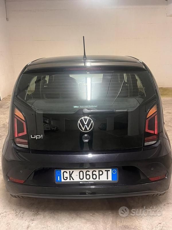 Usata VW up! Move 65 CV (47 kW) 2022 Nero Utilitaria