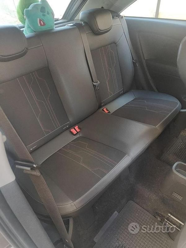 Usado Opel Corsa 85 HP (62 kW) 2012 Cinzento Citadino