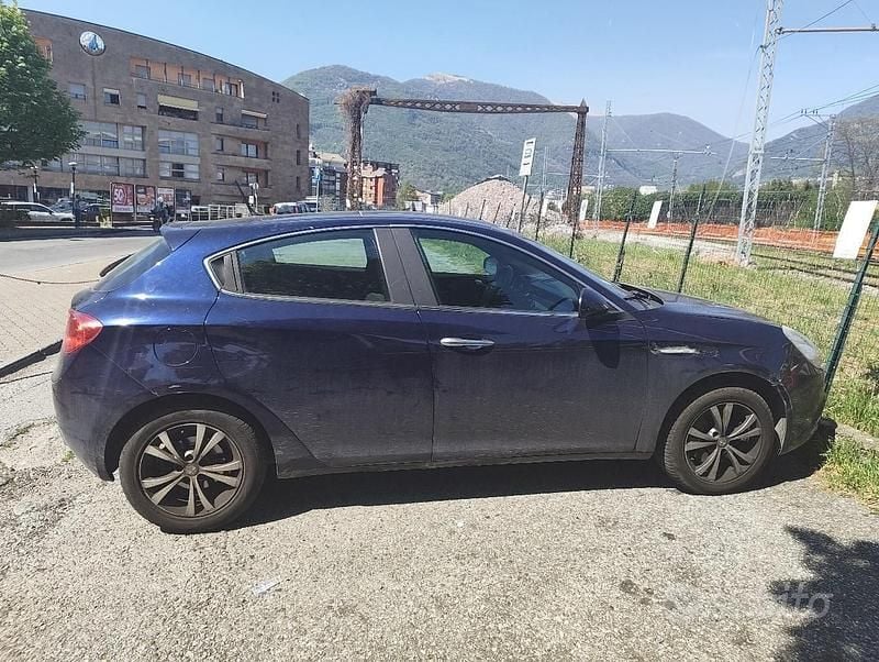 Usata Alfa Romeo Giulietta 140 CV (102 kW) 2011 Blu Utilitaria