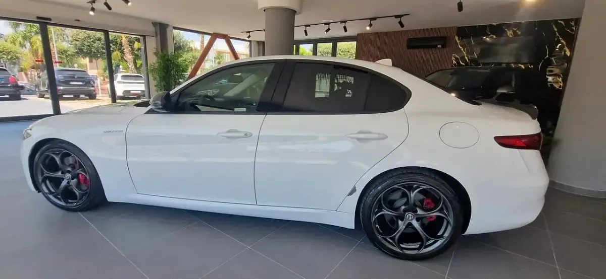 Usata Alfa Romeo Giulia Super 180 CV (132 kW) 2017 Bianco Berlina