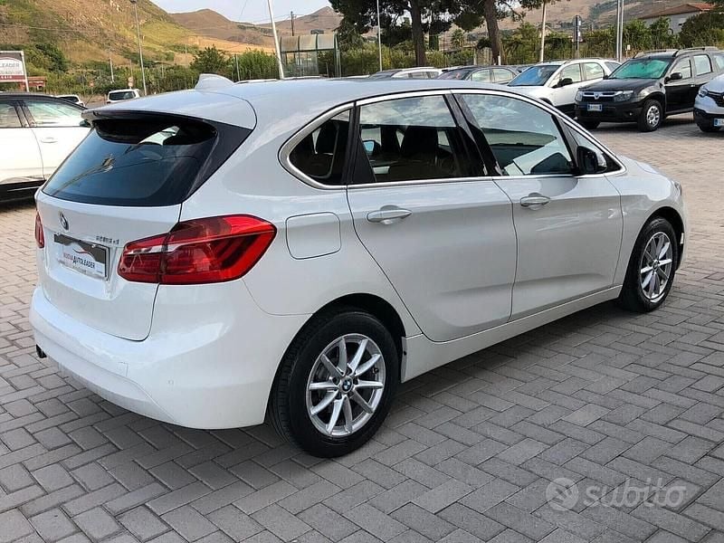 Usata BMW 216 Active Tourer Advantage 116 CV (85 kW) 2017 Bianco Monovolume