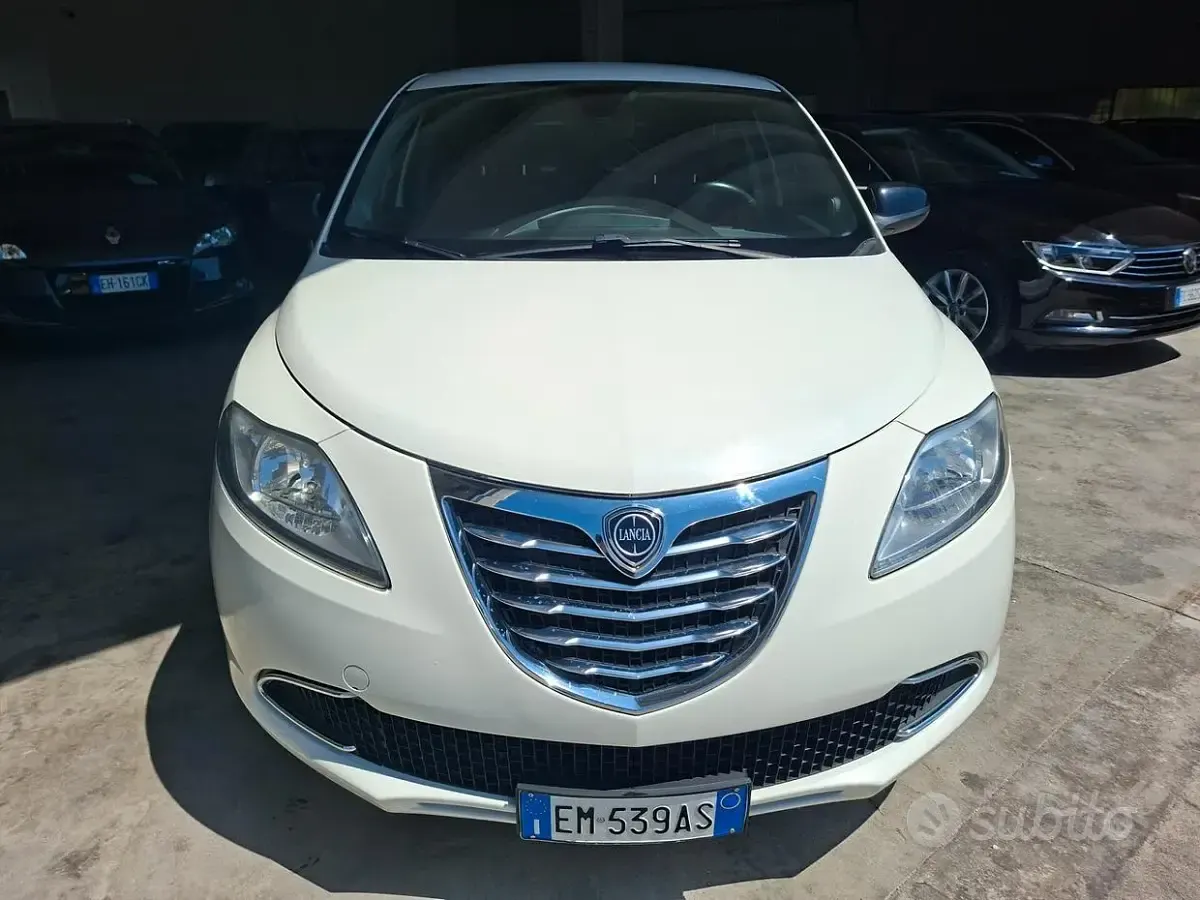 Usata Lancia Ypsilon Silver 69 CV (50 kW) 2012 Bianco Utilitaria