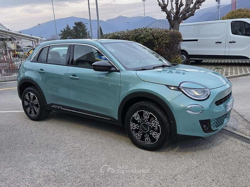 Usata Fiat 600 La Prima 101 CV (74 kW) 2024 Blu/azzurro SUV