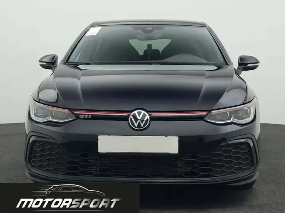 Usata VW Golf VIII Pro 245 CV (180 kW) 2023 Deep black perla Berlina