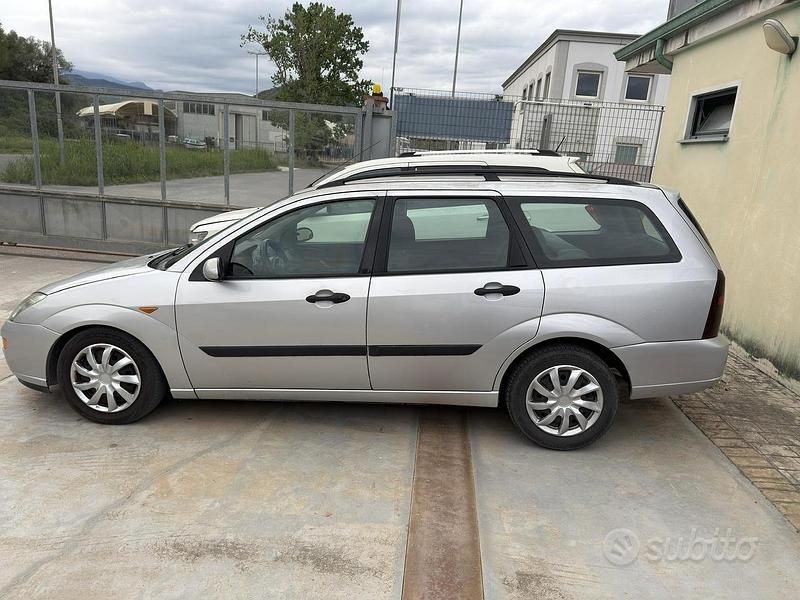 Usata Ford Focus 90 CV (66 kW) 2001 Grigio Station wagon