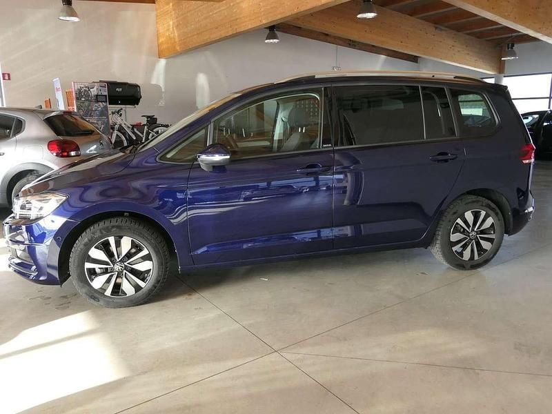 Usata VW Touran Business 150 CV (110 kW) 2023 Blu/azzurro Monovolume