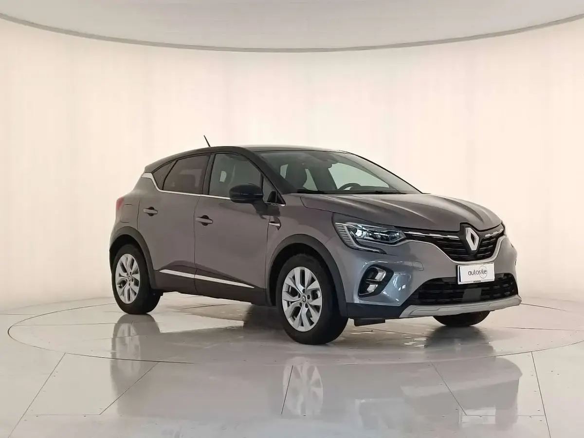 Usata Renault Captur Intens 91 CV (66 kW) 2021 Grigio argento SUV