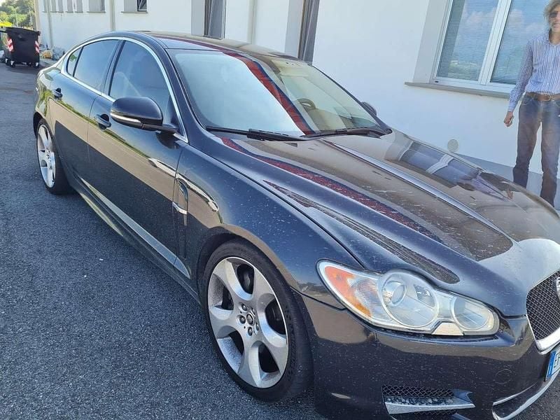 Usata Jaguar XF 275 CV (202 kW) 2012 Grigio antracite Berlina