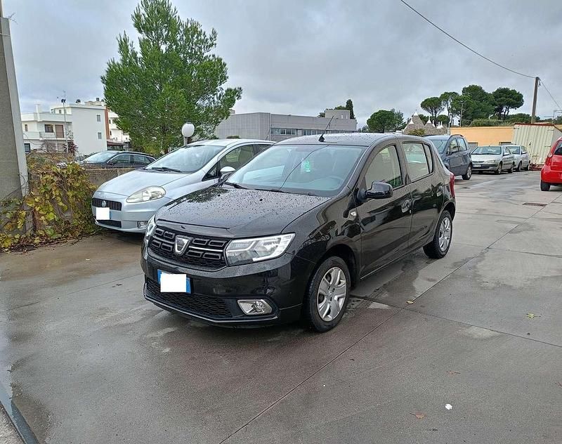 Nero Usata 2020 Dacia Sandero Comfort Tre volumi | 7900 € (Buon prezzo) - Immagine 1/1