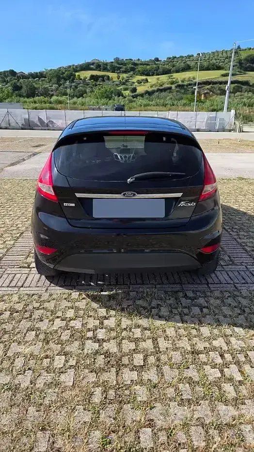 Usata Ford Fiesta 90 CV (66 kW) 2010 Nero Berlina