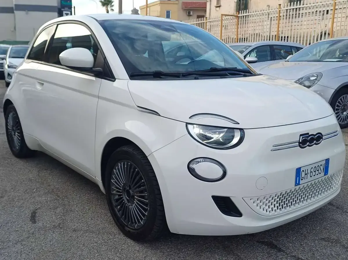 Usata Fiat 500e Passion 42 kW (58 CV) 2022 Bianco Utilitaria
