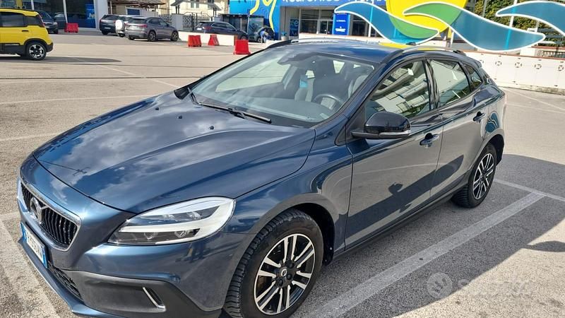Usata Volvo V40 2018 Blu Berlina