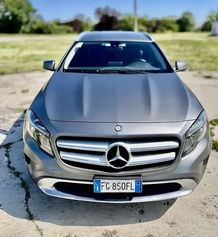 Usata Mercedes GLA200 Business 136 CV (100 kW) 2016 Grigio SUV
