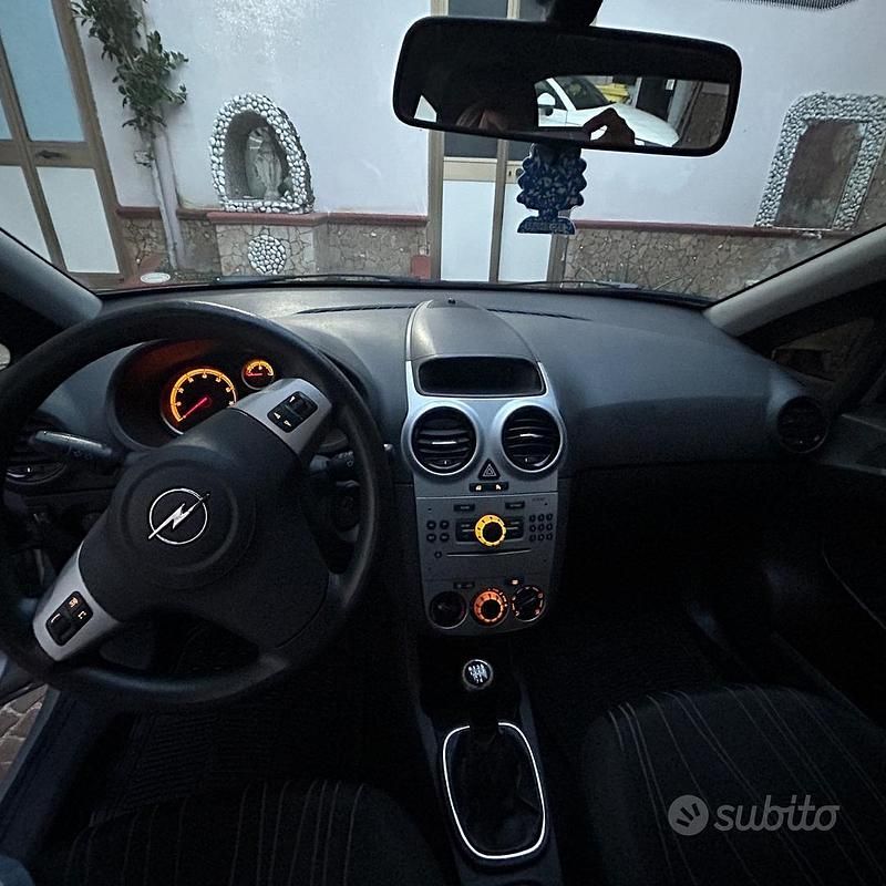 Usata Opel Corsa 80 CV (58 kW) 2010 Grigio Utilitaria