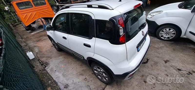 Bianco Usata 2015 Fiat Panda Cross Cross Due volumi | 11.500 € (Super prezzo) - Immagine 1/4
