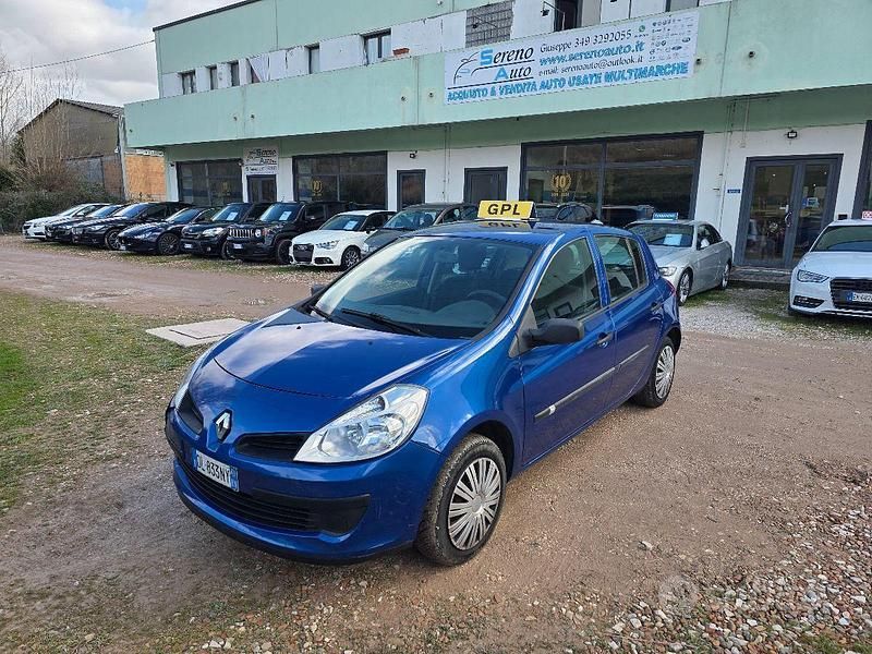 Usata Renault Clio II 65 CV (47 kW) 2008 Bianco Berlina
