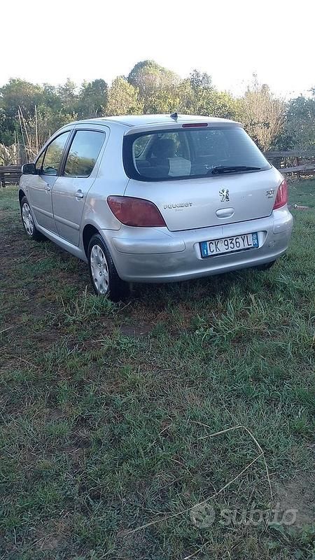 Usata 2004 Peugeot 307 Tre volumi | 1100 € (Buon prezzo) - Immagine 1/3