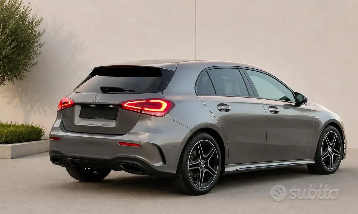 Usata Mercedes A180 Premium 116 CV (85 kW) 2020 Grigio Berlina