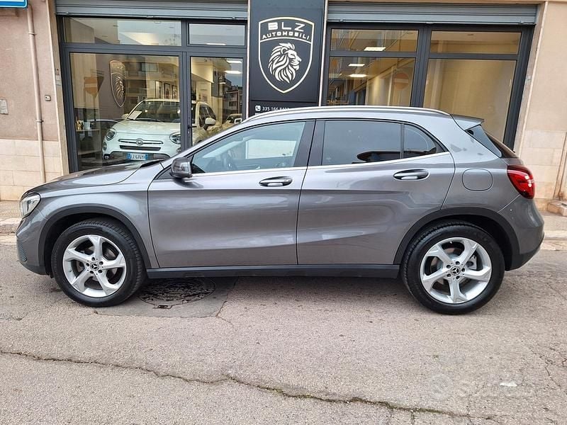 Usata Mercedes GLA200 136 CV (100 kW) 2019 Grigio SUV
