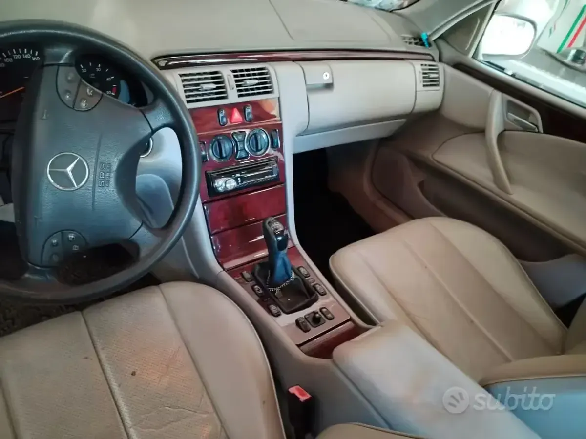 Usata Mercedes E220 116 CV (85 kW) 2001 Berlina