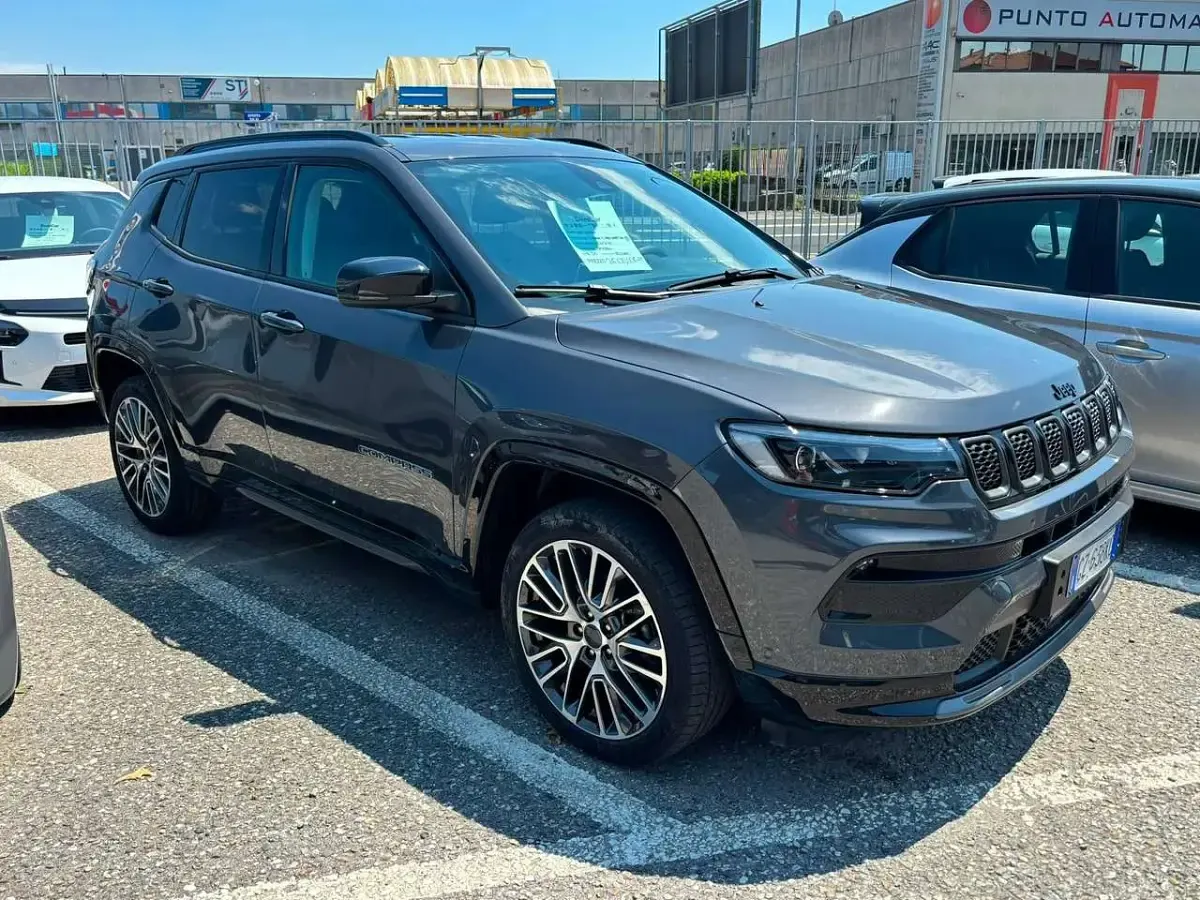Usata Jeep Compass Summit 131 CV (96 kW) 2025 Grigio SUV