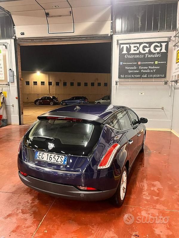 Usata Lancia Delta 120 CV (88 kW) 2011 Blu Utilitaria