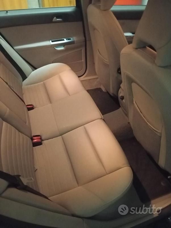 Usata Volvo V50 Momentum 136 CV (100 kW) 2006 Station wagon