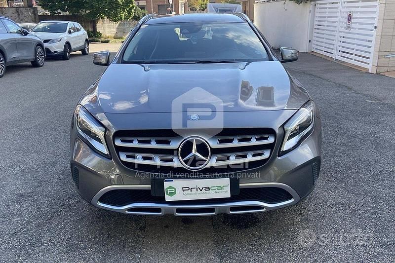 Usata Mercedes GLA180 109 CV (80 kW) 2017 Grigio SUV