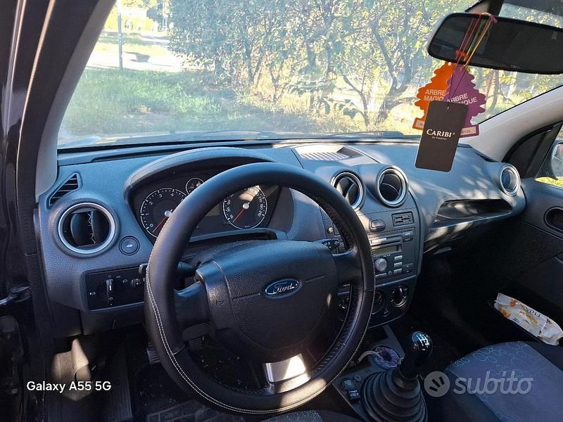 Usata Ford Fiesta 53 CV (38 kW) 2008 Nero Utilitaria
