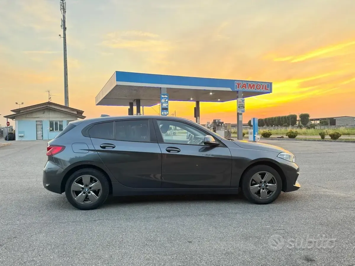 Usata BMW 118 Advantage 150 CV (110 kW) 2020 Grigio Utilitaria