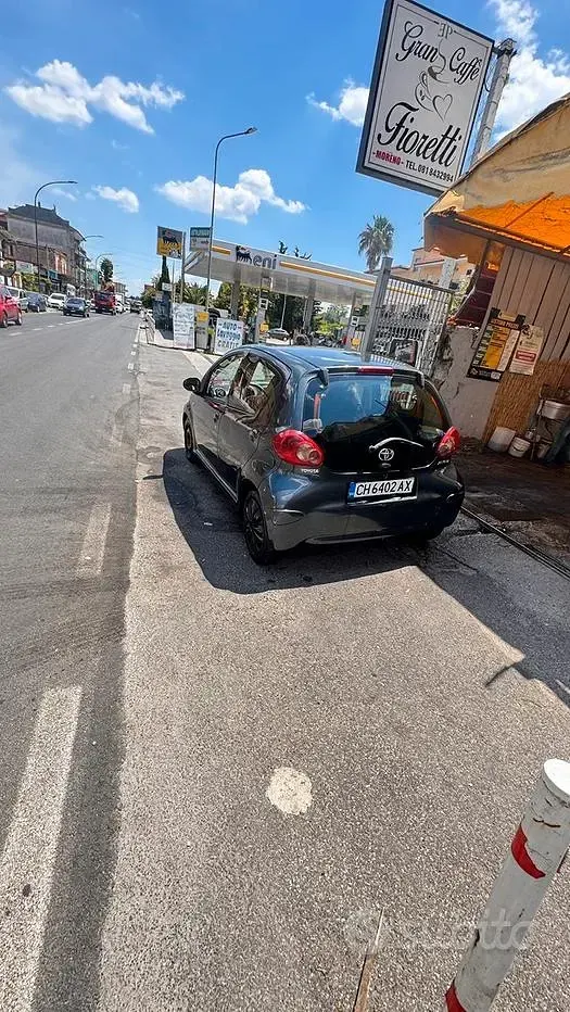 Usata Toyota Aygo 54 CV (39 kW) 2007 Grigio Utilitaria