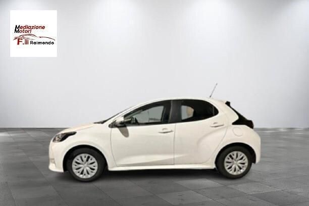 Usata Toyota Yaris Hybrid 115 CV (84 kW) 2022 Bianco Utilitaria