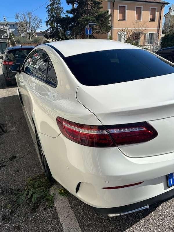Usata Mercedes E220 Premium Plus 194 CV (142 kW) 2020 Bianco Coupé