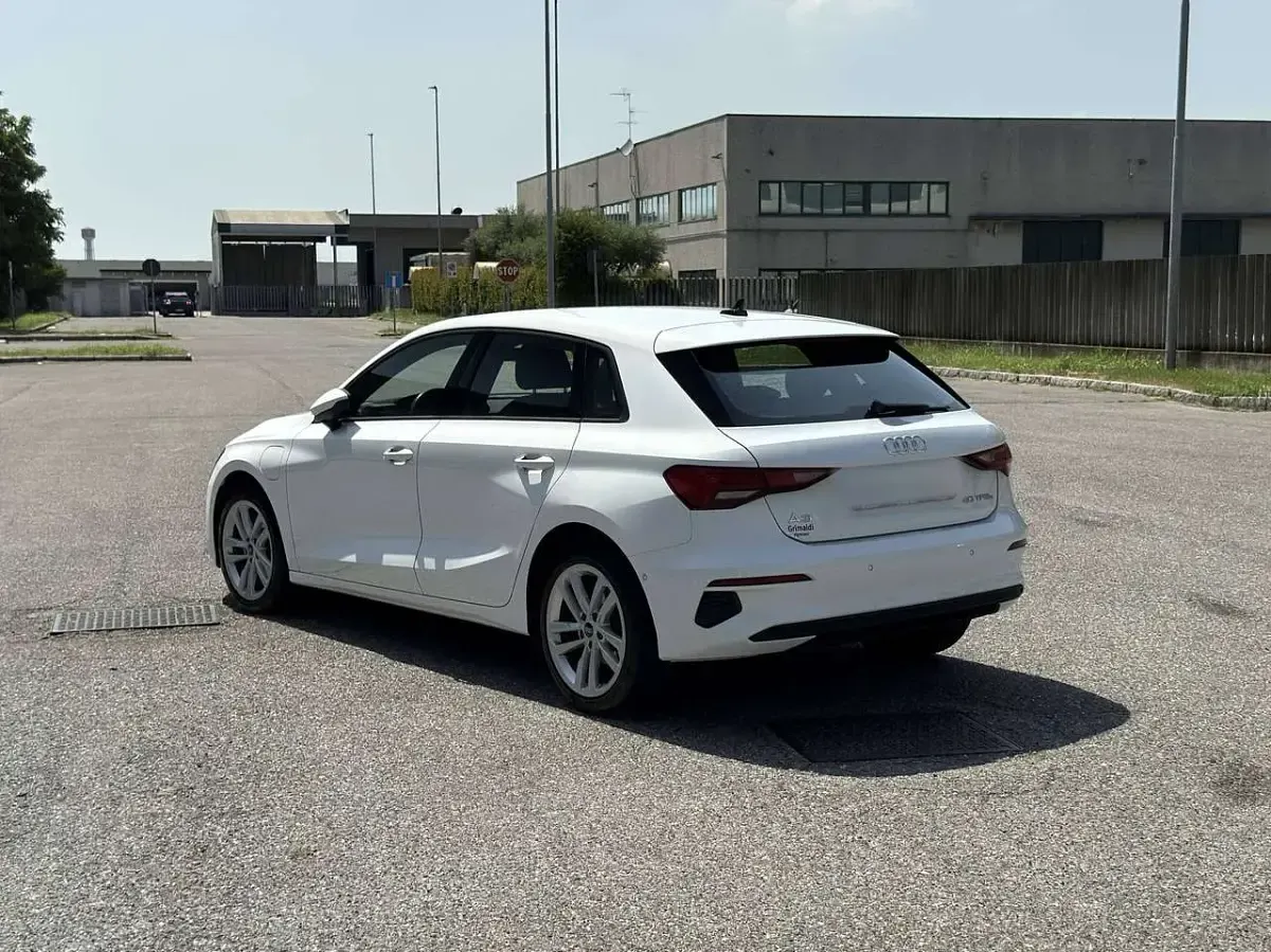 Usata Audi A3 Business 150 CV (110 kW) 2022 Bianco Berlina