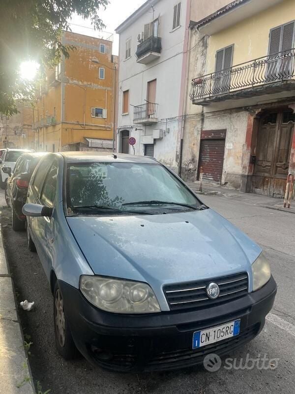 Usata 2005 Fiat Punto Due volumi | 700 € (Super prezzo) - Immagine 1/4