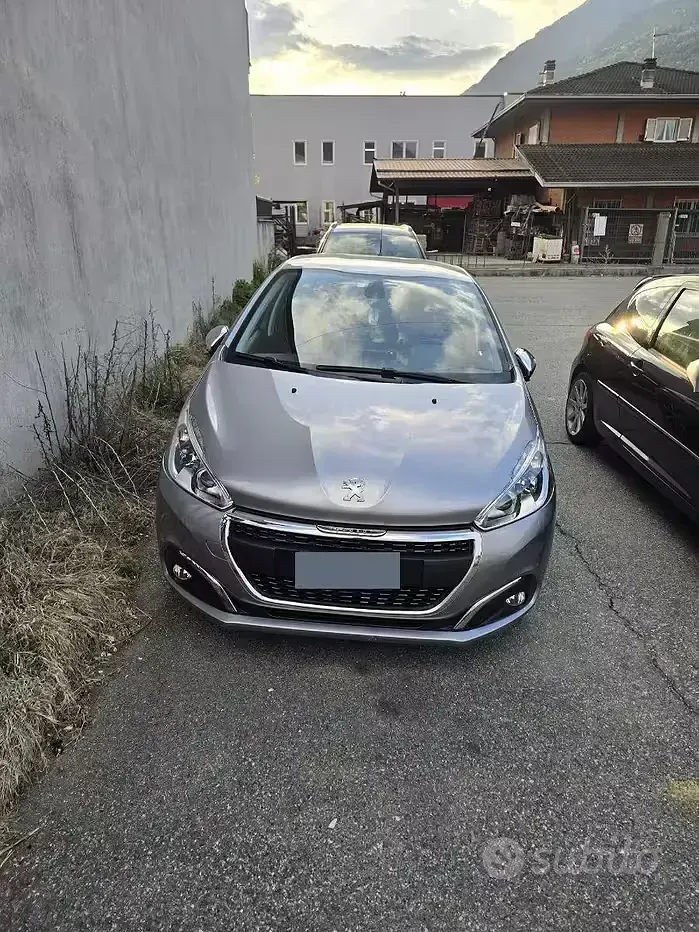 Usata Peugeot 208 83 CV (61 kW) 2019 Grigio Utilitaria