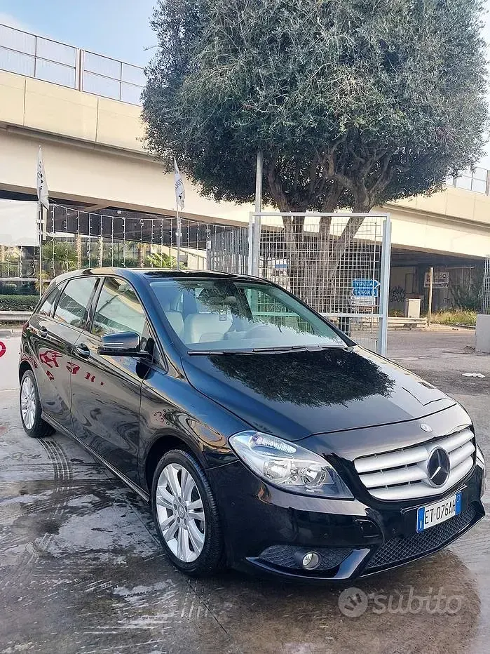 Usata Mercedes B160 90 CV (66 kW) 2013 Nero Utilitaria