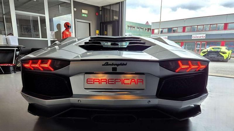 Usata Lamborghini Aventador 700 CV (514 kW) 2017 Azzurro thetys Coupé