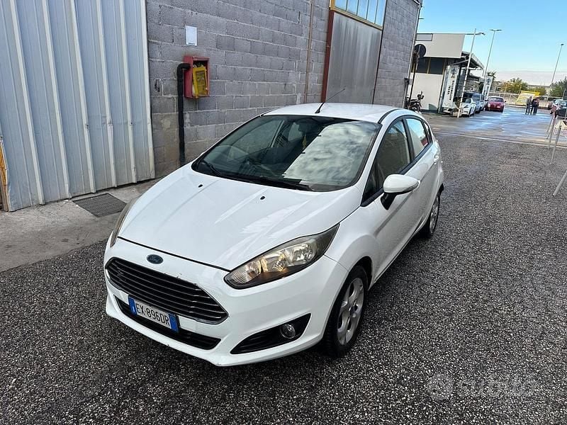 Bianco Usata 2015 Ford Fiesta Titanium Berlina | 4800 € (Ottimo prezzo) - Immagine 1/4