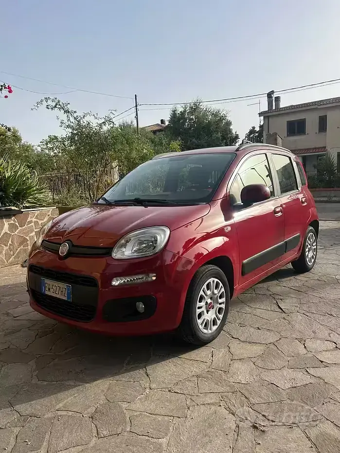 Usata Fiat Panda Lounge 69 CV (50 kW) 2014 Rosso Utilitaria